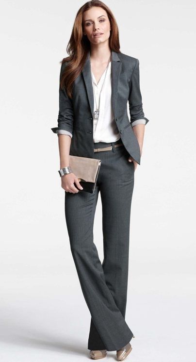 Work Clothes For Corporate Women To Finish Off A Meeting In Style
