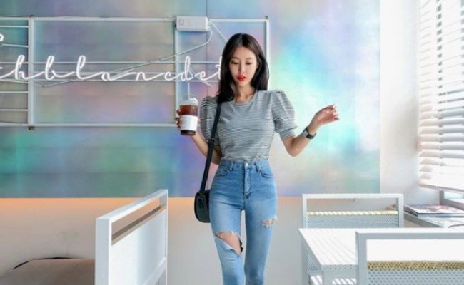 Korean Ripped Jeans Fashion Trends