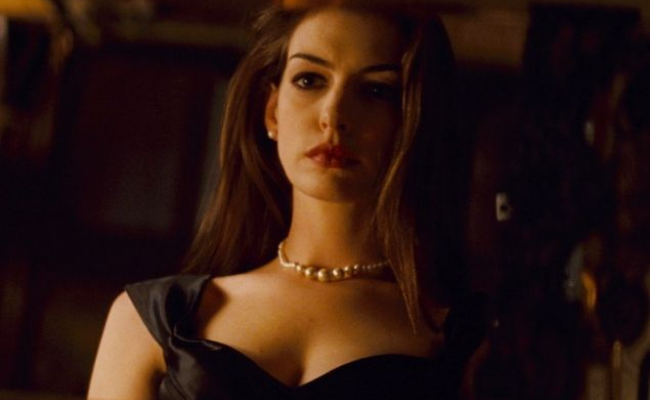Anne Hathaway Pearl Necklaces