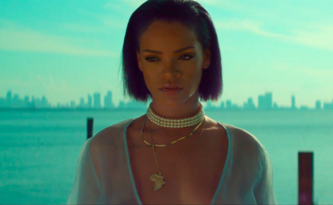 Rihanna Pearl Necklaces