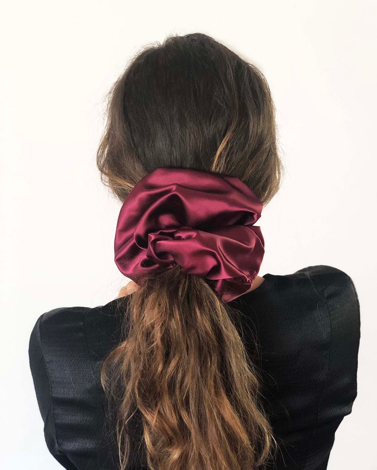 Oversized Hair Scrunchie- How to Style Srcunchies