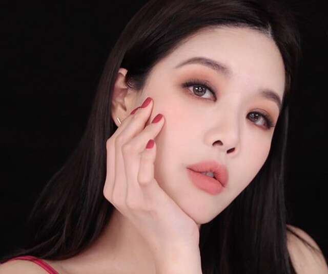 Taupe Eyeshadow- korean makeup look