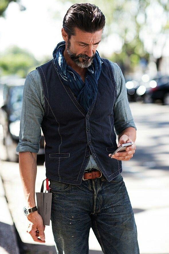How To wear A vest with scarf